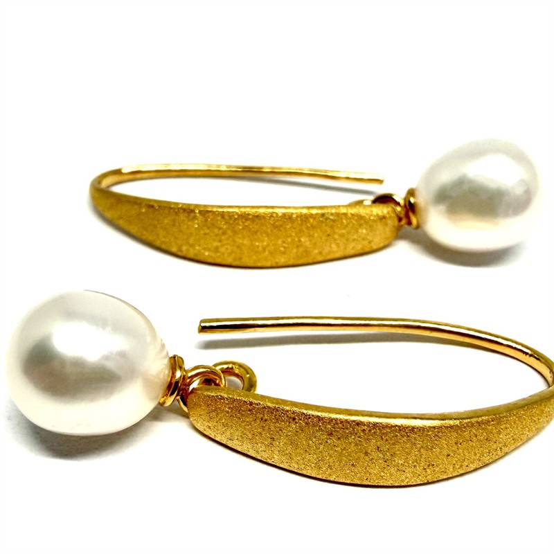 Designové náušnice ze zlaceného stříbra s perlou