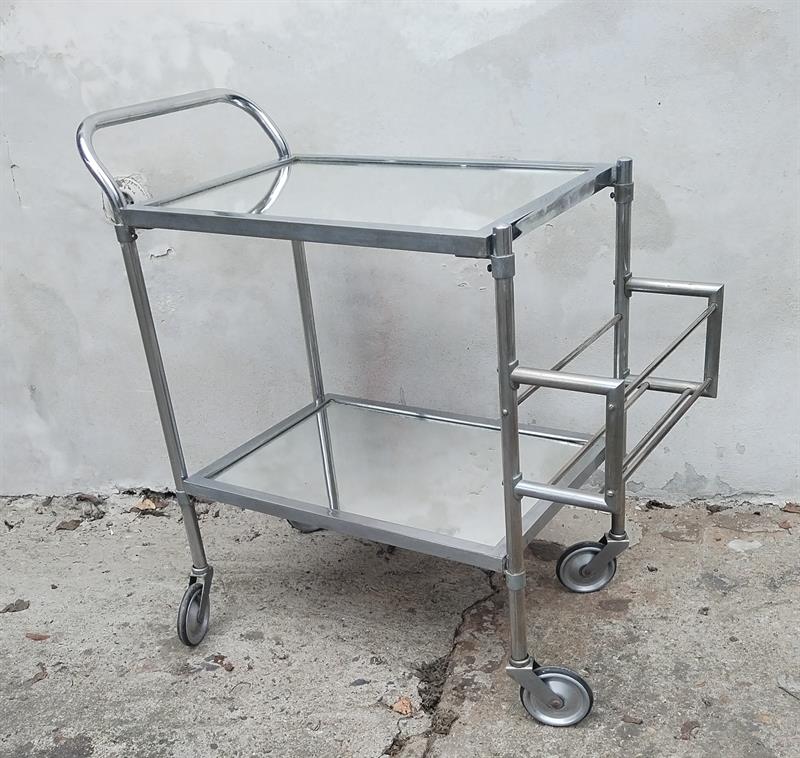 Chromový servírovací stolek