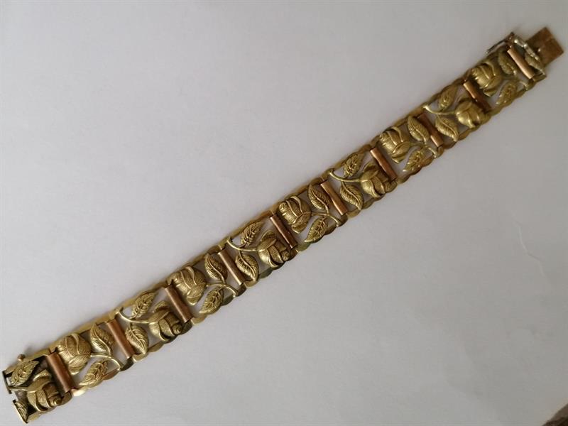 Prvorepublikový náramek s růžemi