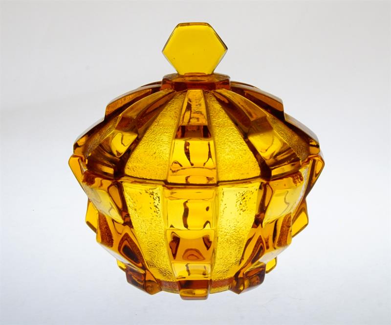 Kubistická dóza z ručně lisovaného ambrového skla