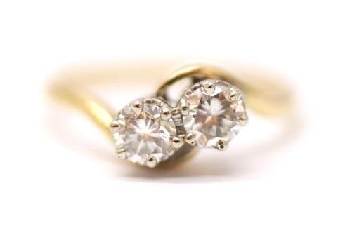 Zlatý prsten s diamanty