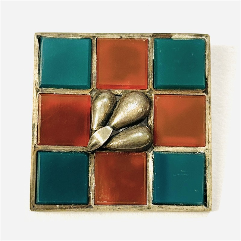 Stříbrná brož s karneoly a chryzoprasy - dle Josef Hoffmann