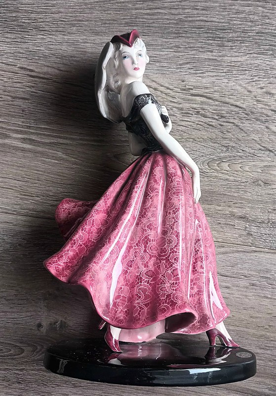 Goldscheider: Parisienne. Autorka: Klára Wiess-Herczek.