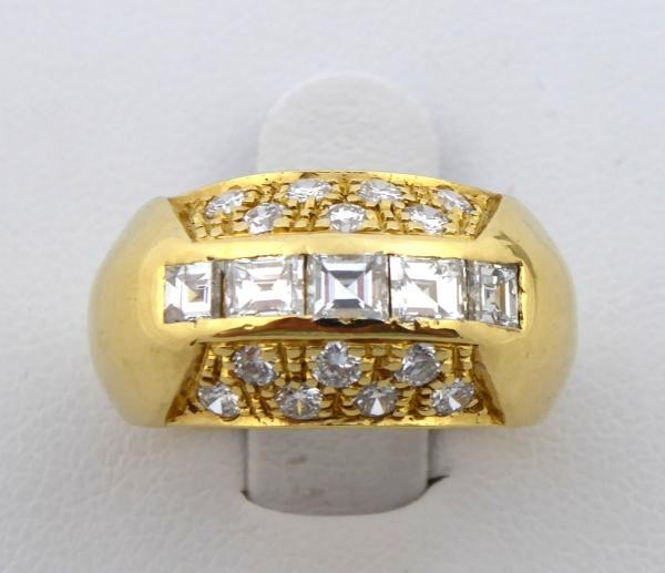 Prsten ze žlutého zlata s diamantovými bagetami