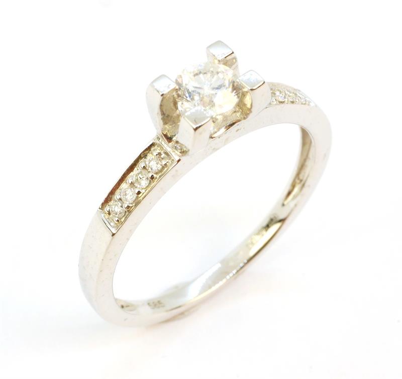 Zlatý prsten s brilianty