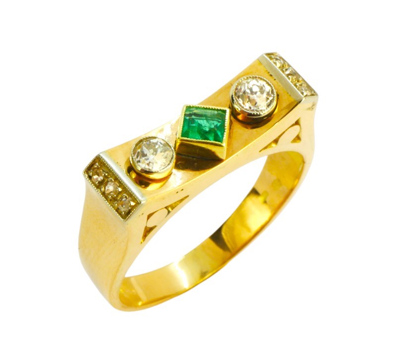Zlatý prsten se smaragdem a brilanty