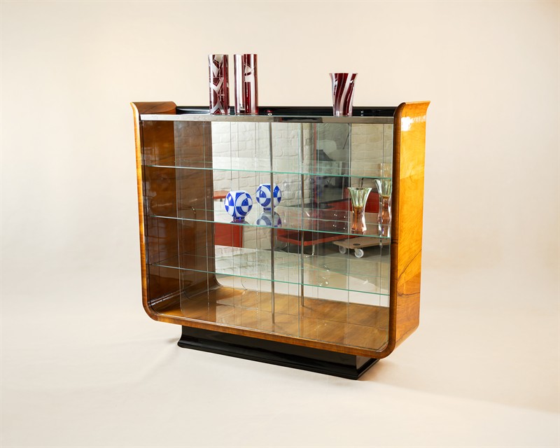 SKLENÍK TULIPÁN-UP ZÁVODY-J.HALABALA