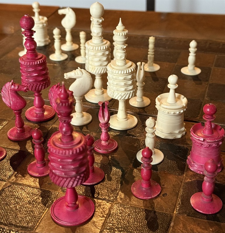 Šachy, vrhcáby, 19 stol, kůže, kost, nádherné