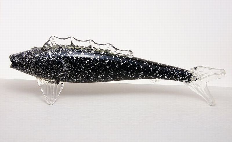 Ryba z hyalitového skla se zataveným aventurinem