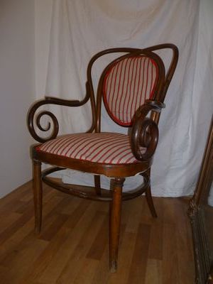 křeslo z ohýbaného dřeva