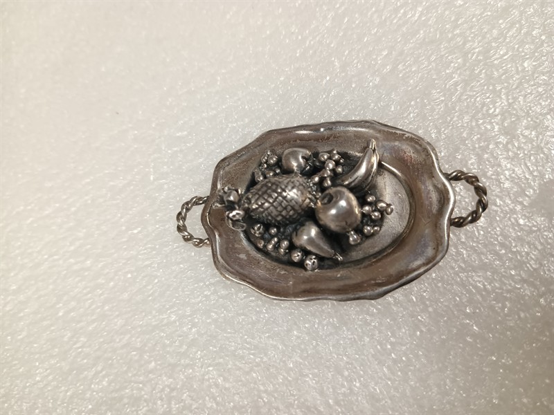 Miniatura stříbrný podnos s exotickým ovocem