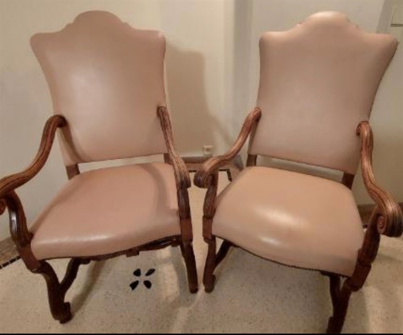 2 vysoká pohodlná křesla