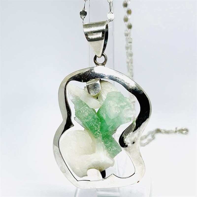 Stříbrný náhrdelník s drúzou akvamarínu