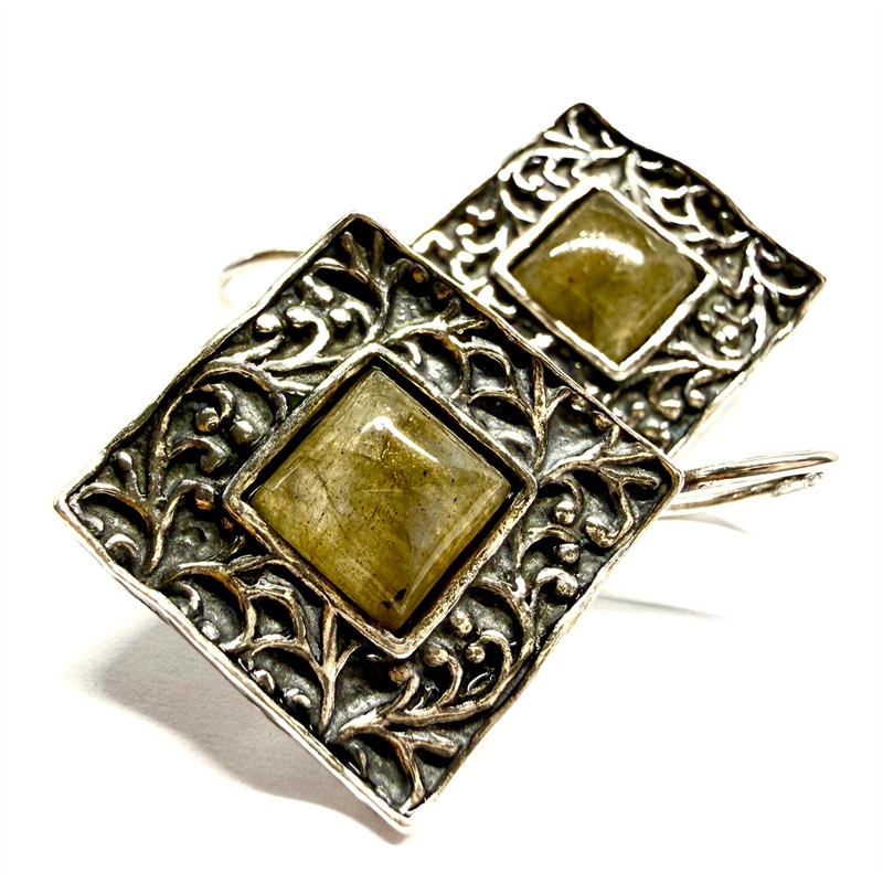 Originální stříbrné závěsné náušnice s labradority