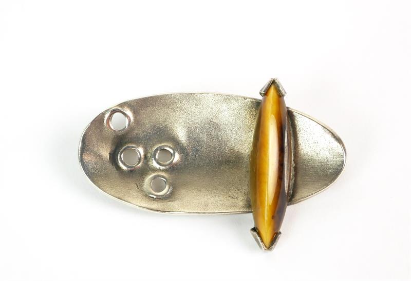 Brož s tygřím okem