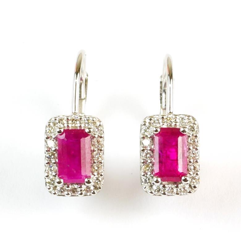 Zlaté náušnice s diamanty a rubíny