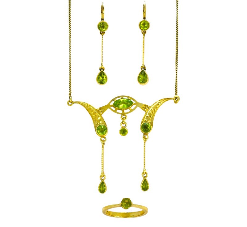 Souprava zlatých šperků s olivíny