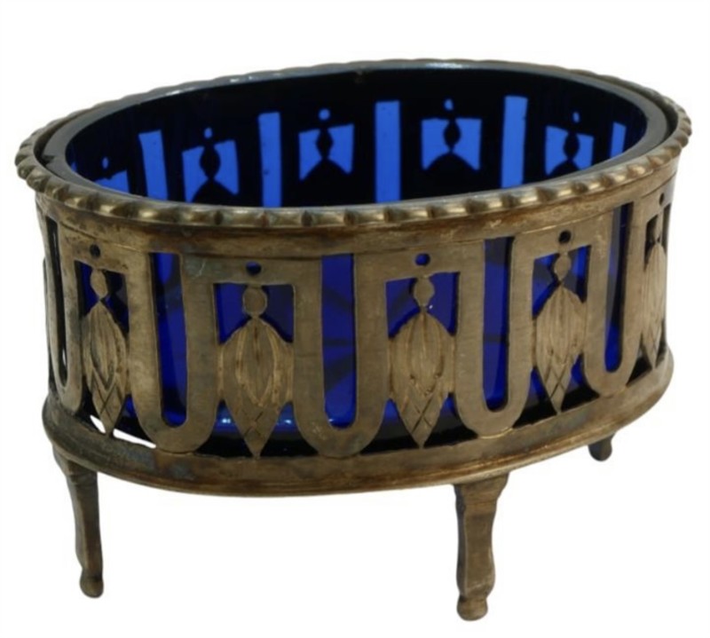 Stříbrná stolní slánka