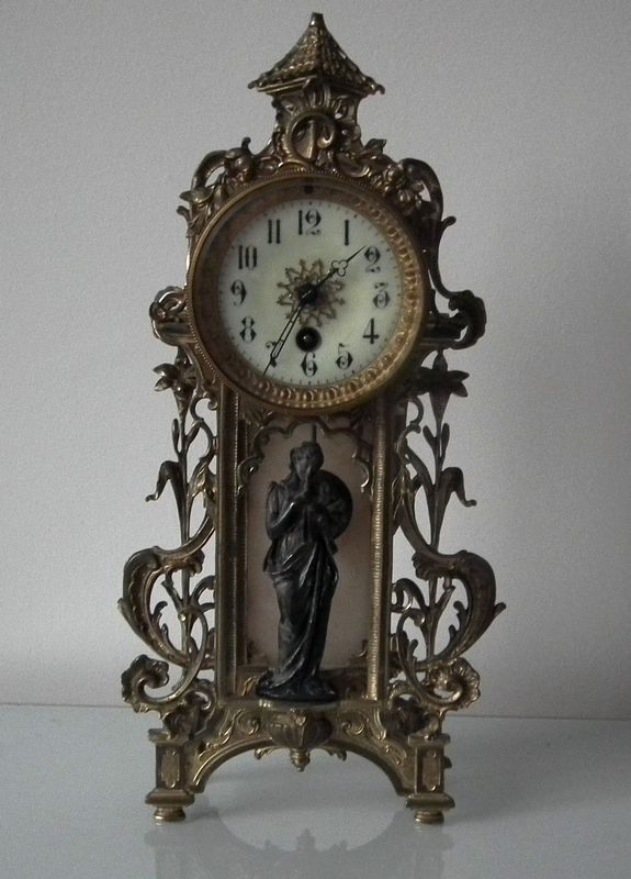 Hodiny stolní - v chodu.