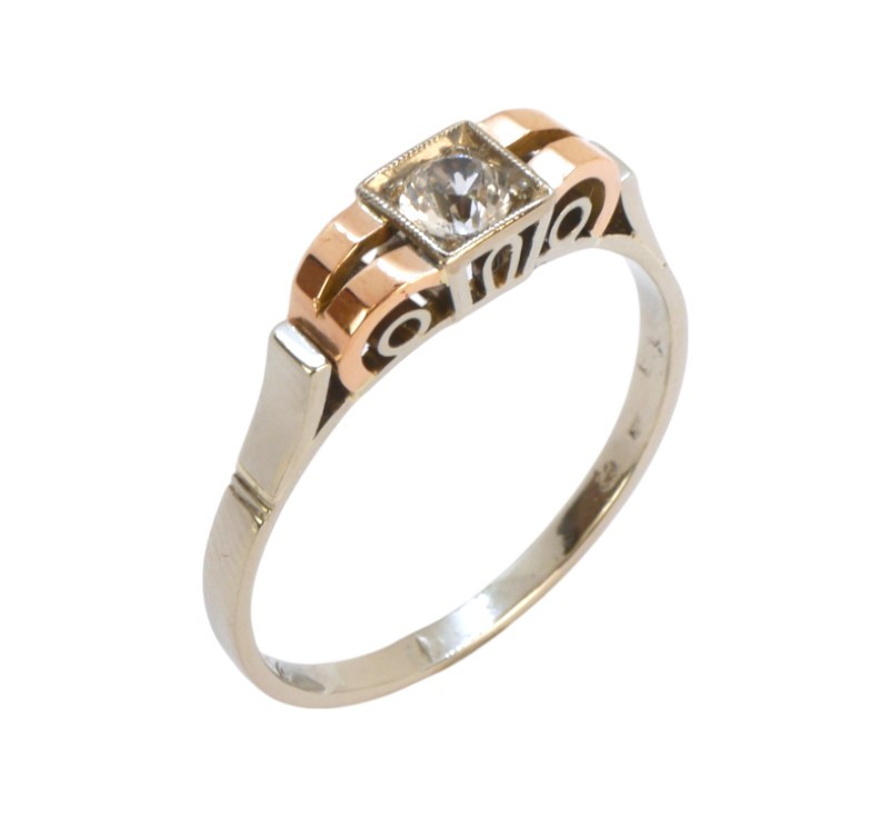 Zlatý prsten s leukosafírem