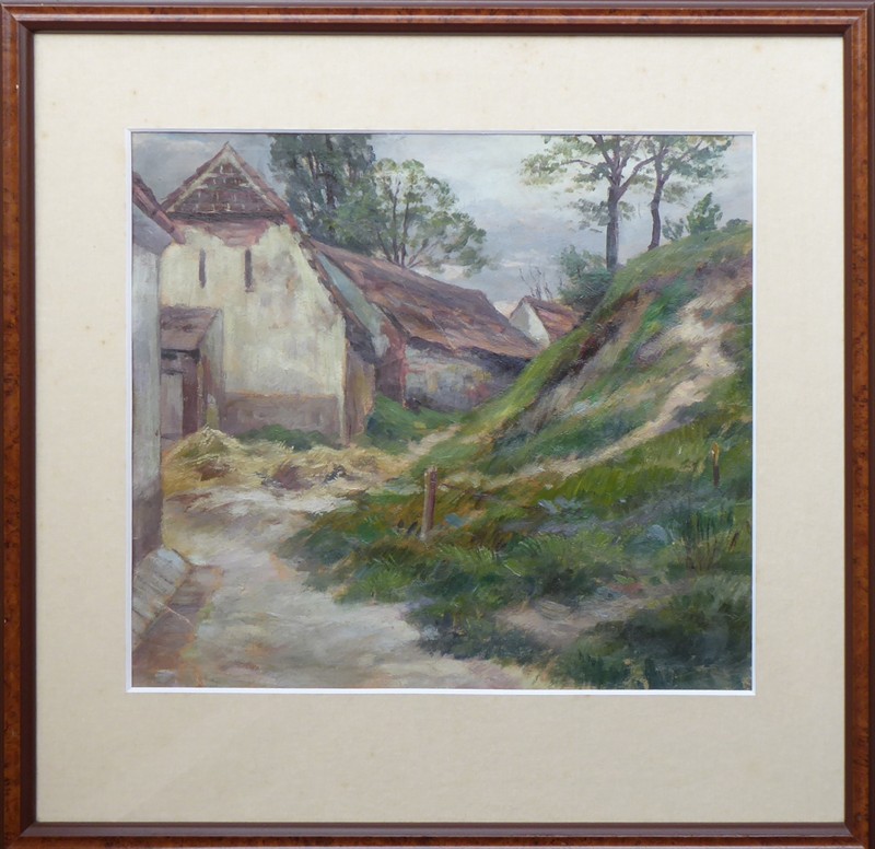 Domy u travnatého svahu