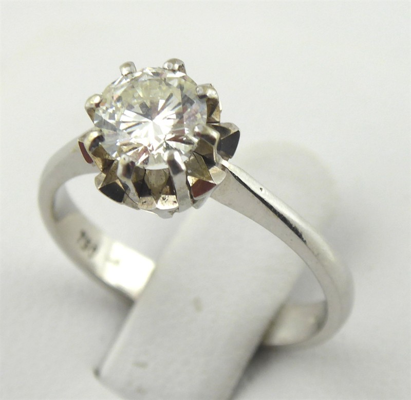 Zlatý prsten se solitérním diamantem - 0,80 ct