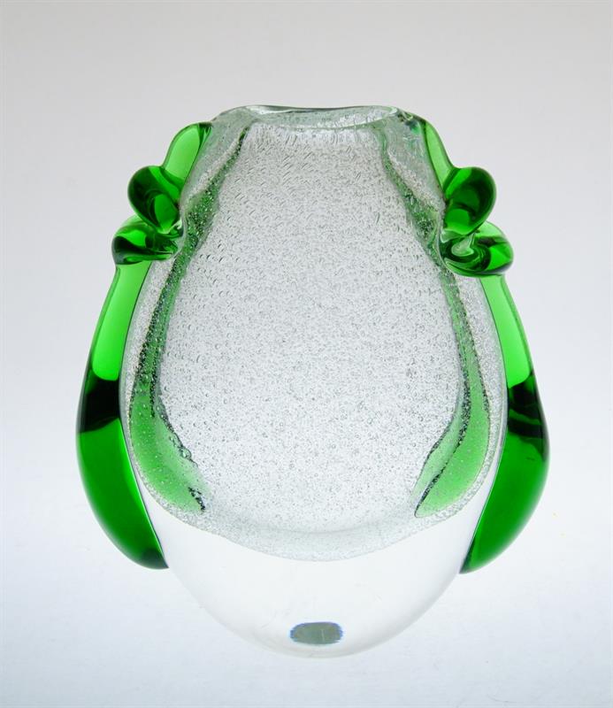 Váza z hutního skla s nálepy Pavel STEJSKAL, ÚUŘ Škrdlovice