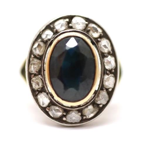 Zlatý prsten s diamanty a safírem