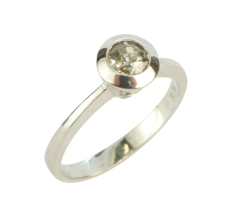 Zlatý prsten s diamantem