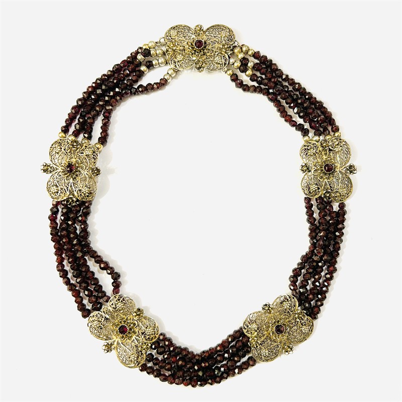 Stříbrný starožitný náhrdelník s granáty a filigránem