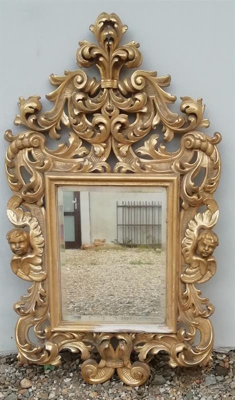 Vyřezávané zrcadlo