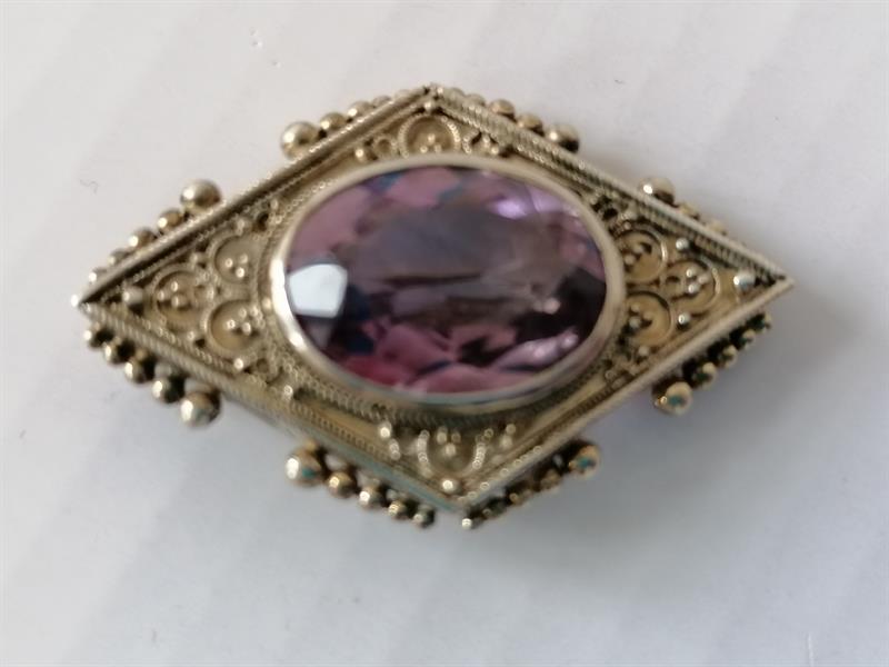 Secesní brož s ametystem