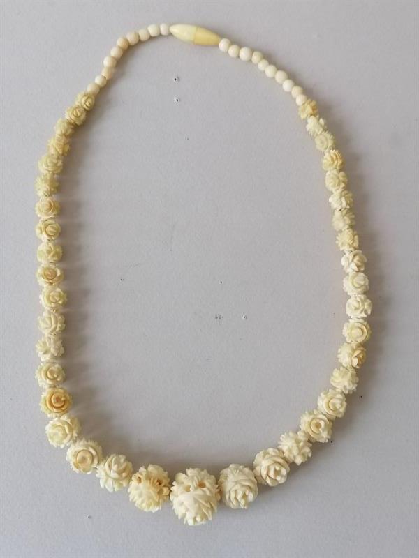 Náhrdelník s růžičkami - kost