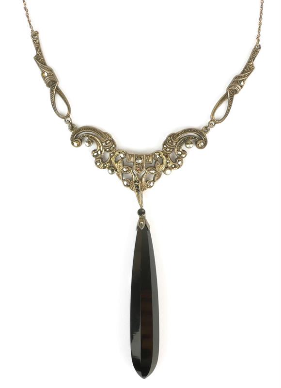 Stříbrný náhrdelník s markazity a s onyxem