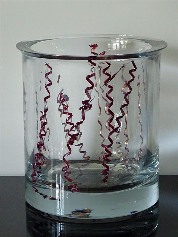 Váza se zatavenou mědí