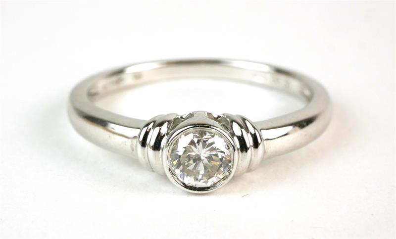 Zlatý prsten s briliantem 0,3 ct