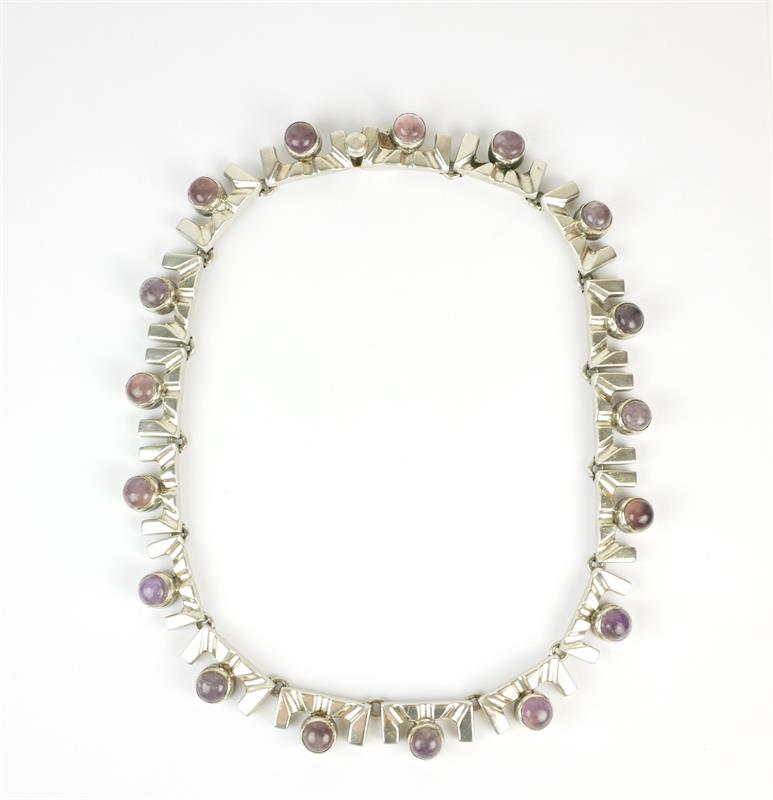 Stříbrný náhrdelník s ametysty