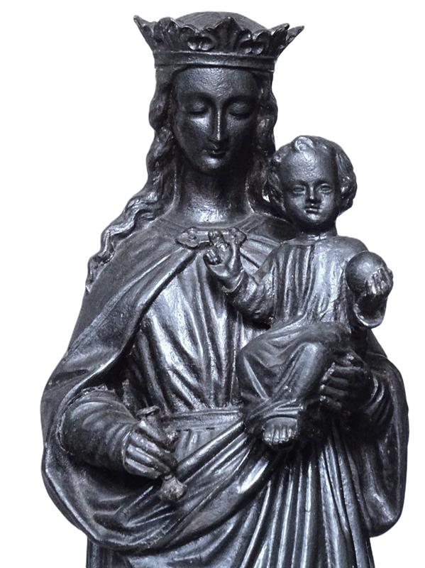 Madona, litinová socha