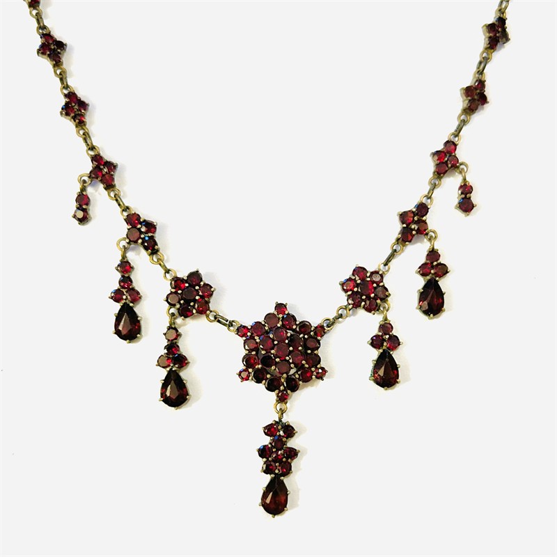 Starožitný náhrdelník s českými granáty a almandiny