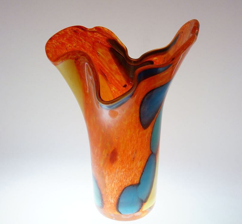 Váza z výrazně barevného skla Tango skla s barevným dekorem