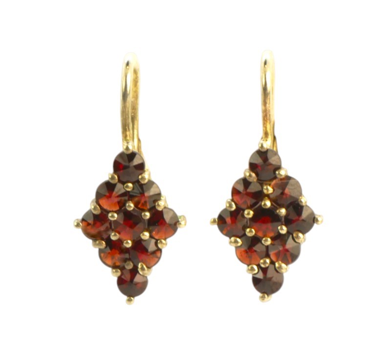 Stříbrné náušnice s granáty