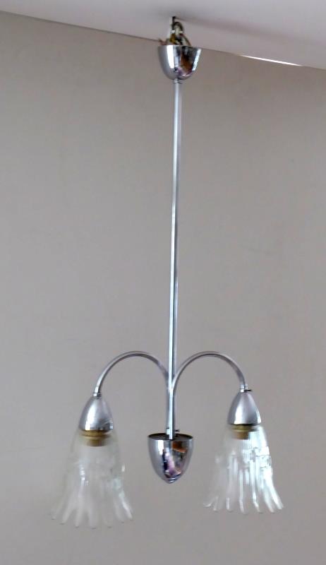 Dvouramenný lustr se stínidly