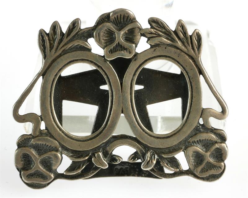 Stříbrný stojánek na oválné fotografie