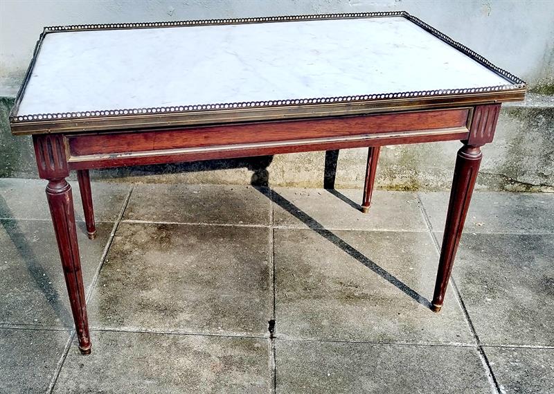 Obdélníkový stolek s mramorem