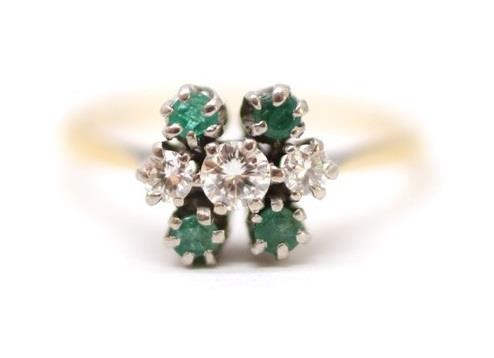 Zlatý prsten s diamanty a smaragdy