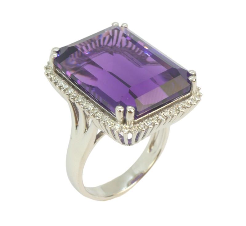 Zlatý prsten s velkým ametystem