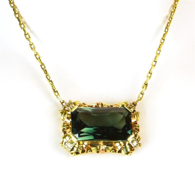 Zlatý náhrdelník s turmalínem