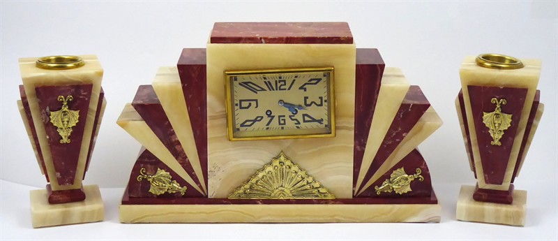 Art deco hodiny ze zlatého a červeného onyxu