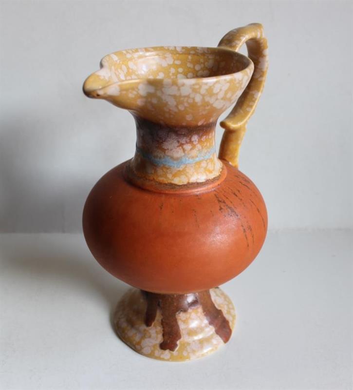 Dekorativní džbán