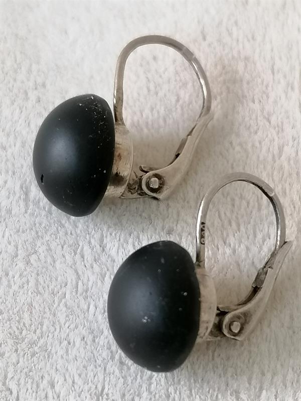 Stříbrné náušnice s černými kameny